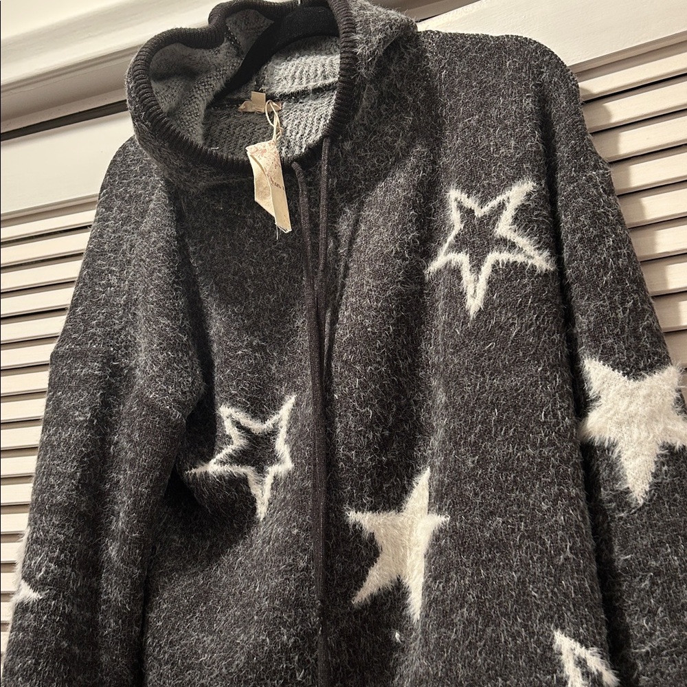 Hem & Thread Charcoal Star Knit hoodie Sweater. Large. NWT.